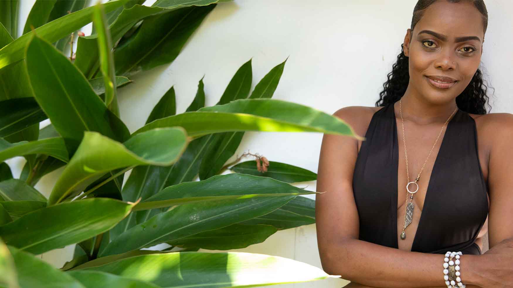 woman wearing lariat artisan jewelry piece.