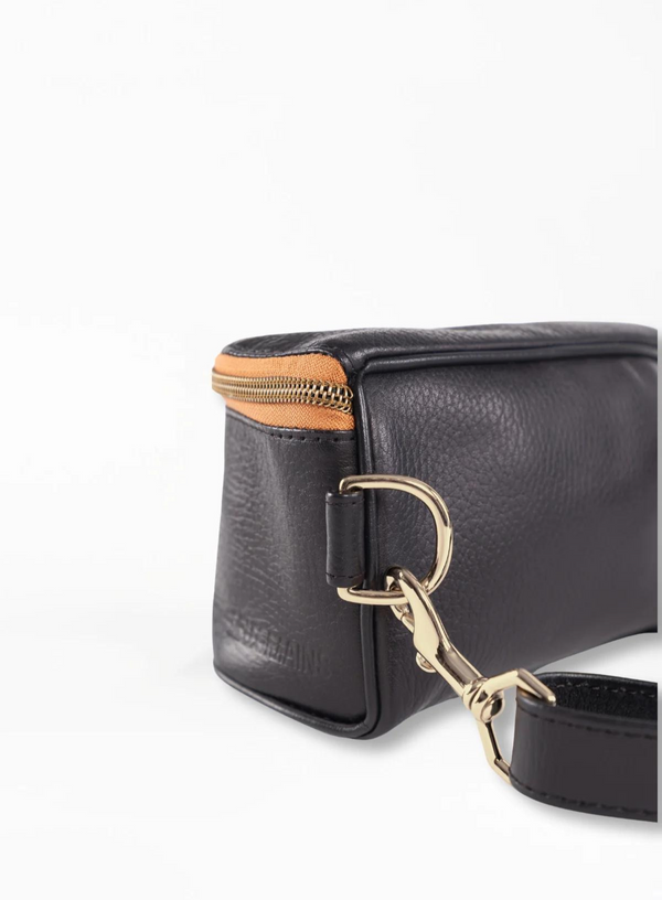 hip bag in black from our spring collection - detail view.