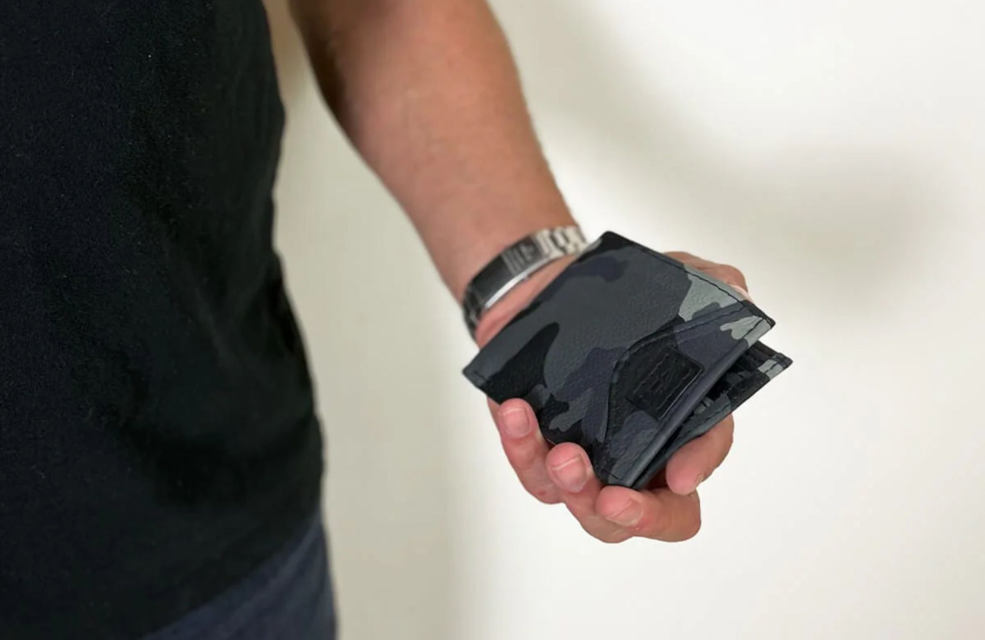 Deux Mains × Billy Billingham: Camouflage with Purpose