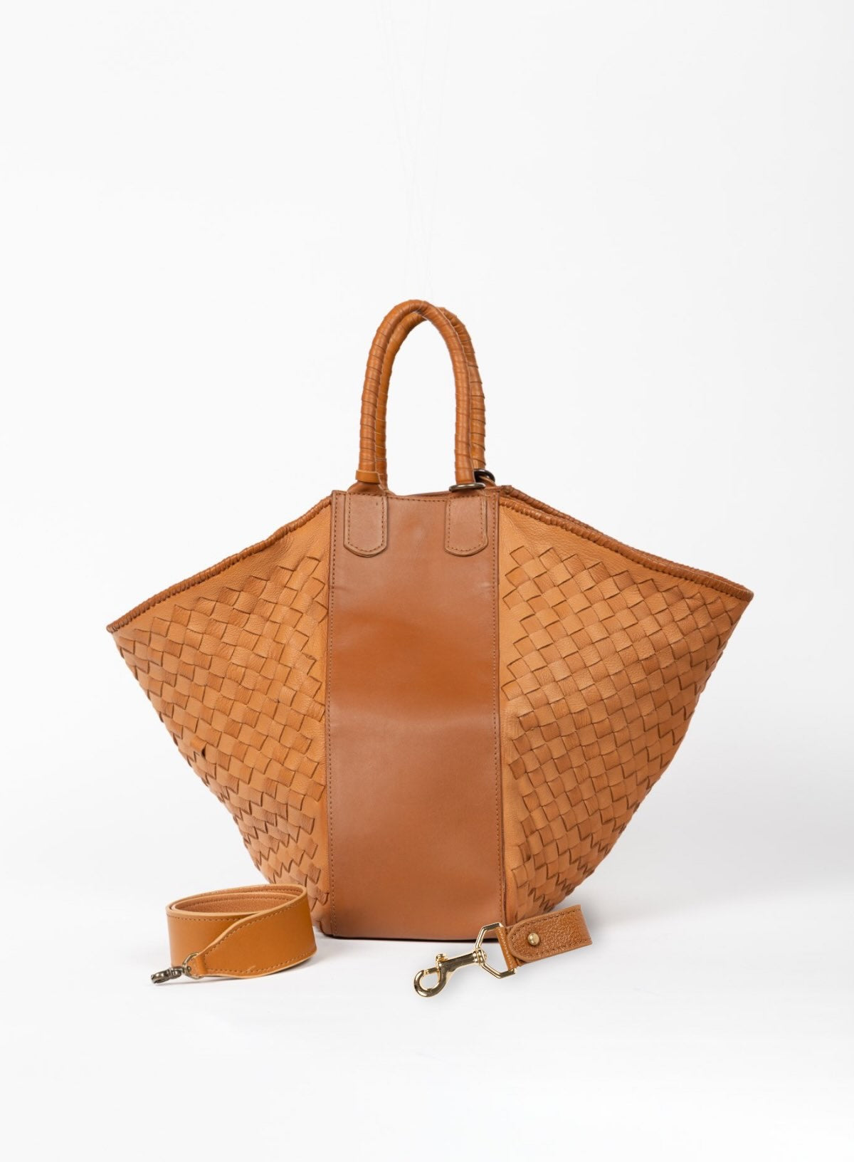 incredible BFCM discounted luxury bundle including our woven womens leather handbag and keychain. 